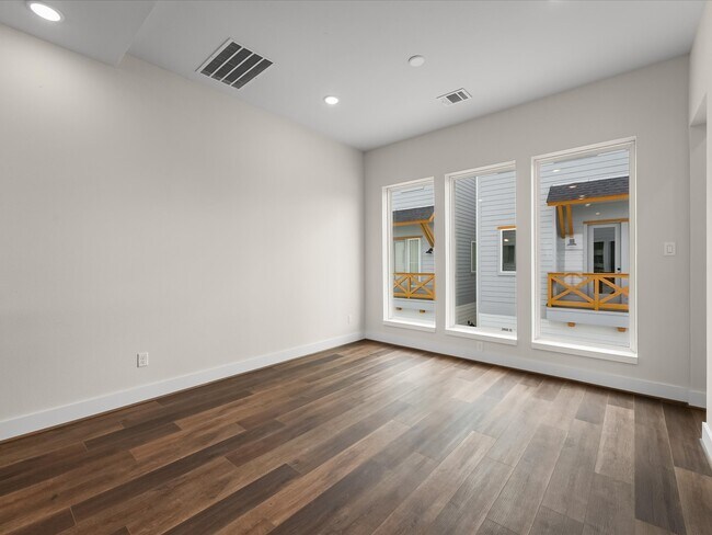 Building Photo - 3903 Pinemont Dr