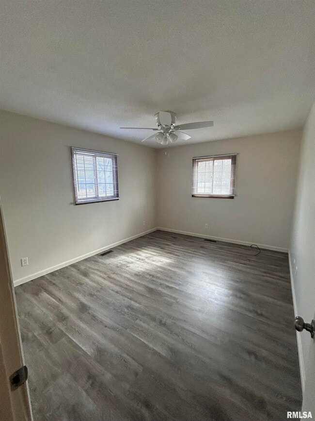 Building Photo - 2 Sundowner Ln