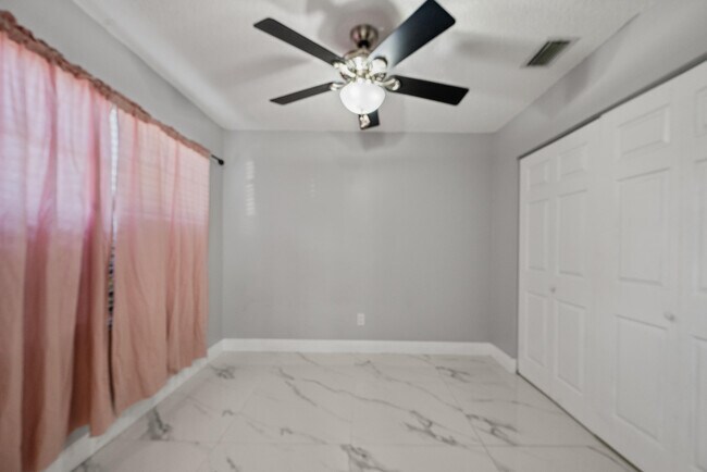 Building Photo - 5310 Kim Ct