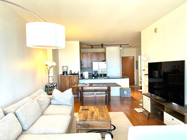 Building Photo - 210 S Desplaines St