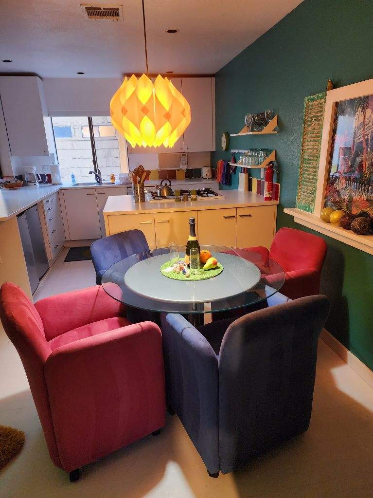 Dining - 48255 Monroe St