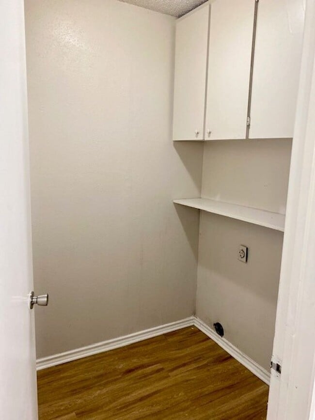 Building Photo - Charming Home located in a great neighborhood!