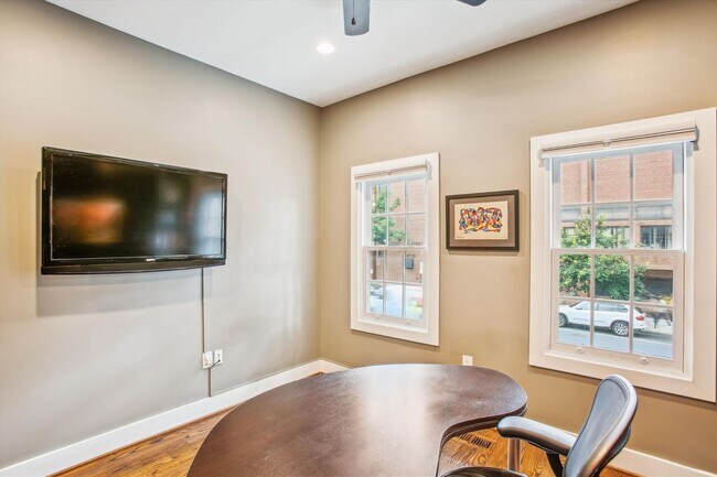 Building Photo - 2 BED PLUS DEN!!! * Fully Furnished and Fa...