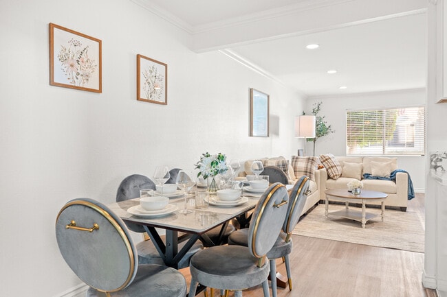 Building Photo - 734 Claraday St