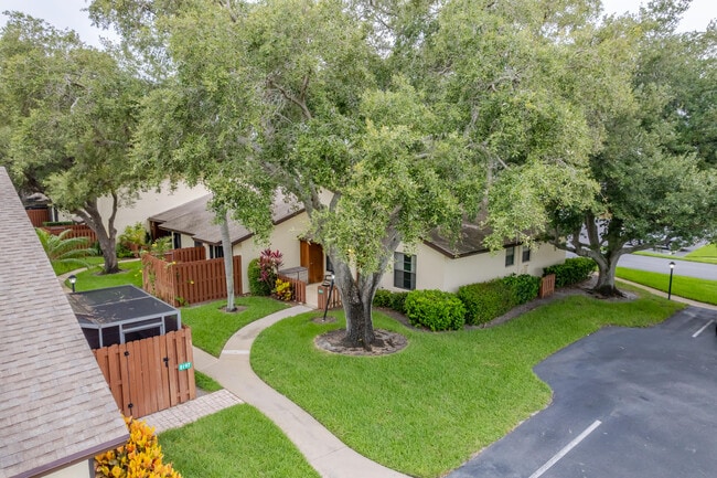 Building Photo - 8019 SE Villa Cir