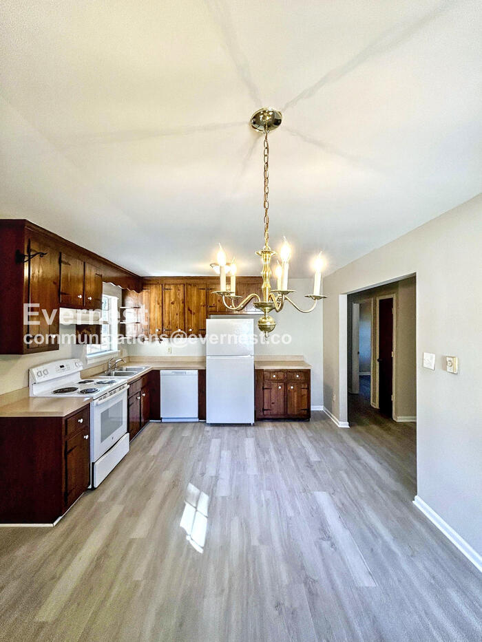 Building Photo - 4609 Hillbrook Ave