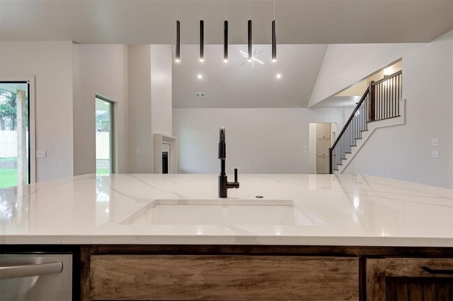 Building Photo - 4616 Maple Rdg Dr