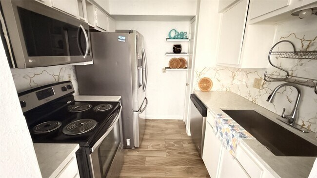 Building Photo - 6200 W Tidwell Rd