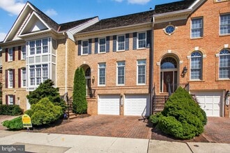 Building Photo - 7907 Turncrest Dr