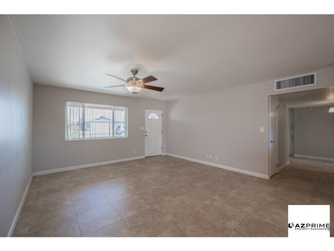 Building Photo - Stylish 3/2 Phoenix House with Spacious Ba...