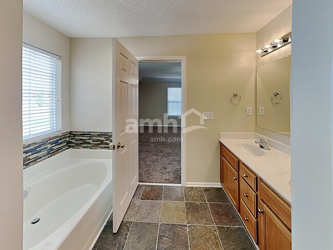 Building Photo - 5323 Kim St SW