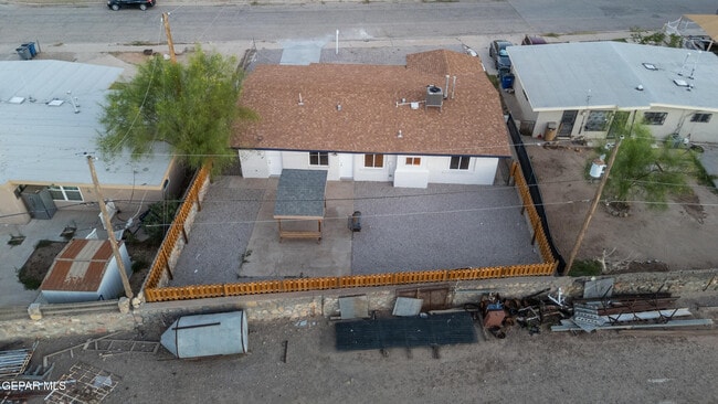 Building Photo - 513 Gilmore Way