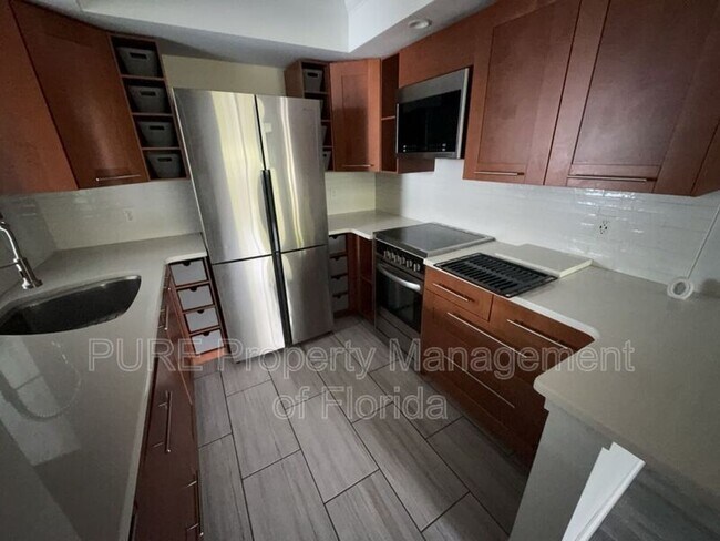 Building Photo - 454 Fairways Cir