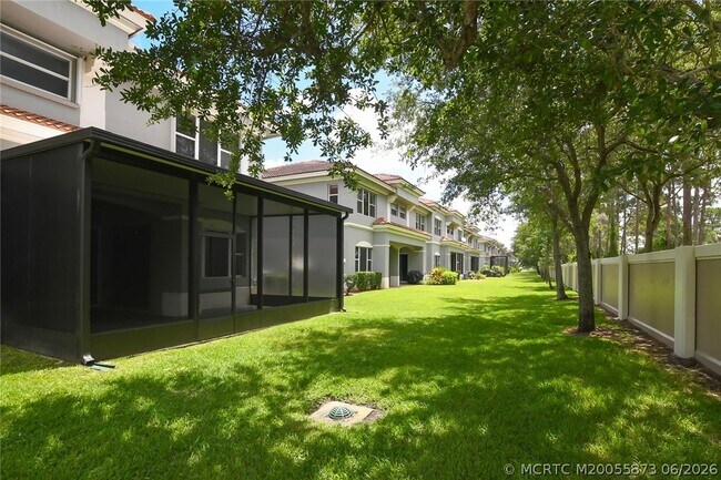 Building Photo - 2206 SW Cape Cod Dr
