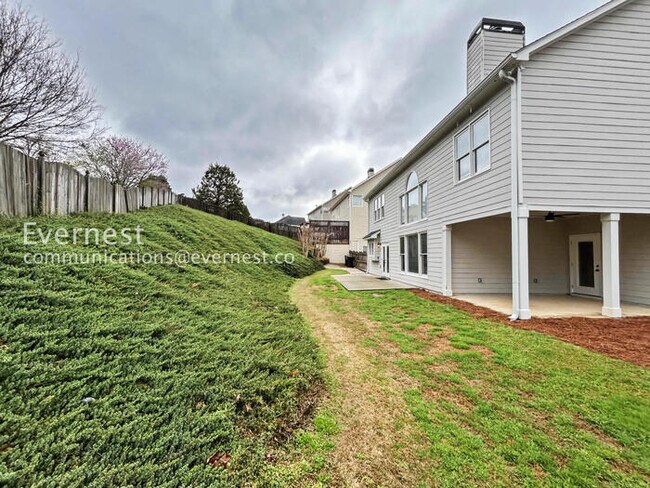 Building Photo - 3-Beds 3.5 Baths Spacious Home with Fenced Yard and Garage Parking