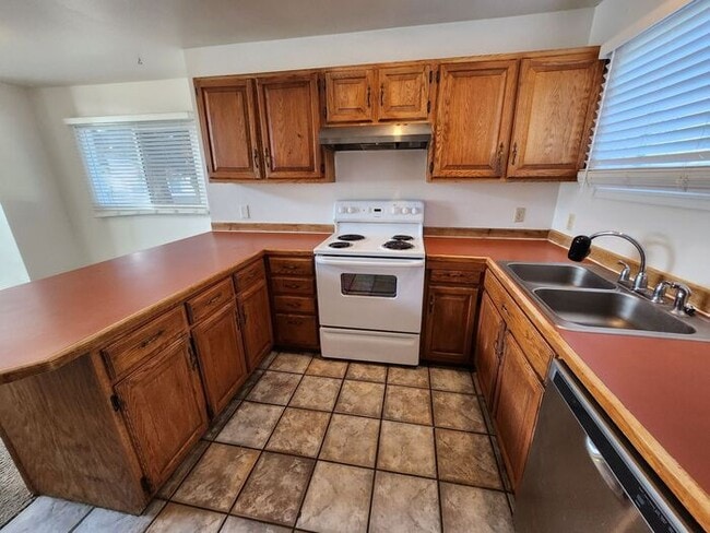 Building Photo - Stunning 3-bedroom, 2-bathroom Condo locat...