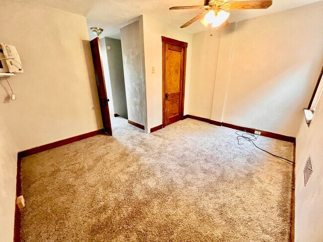 Building Photo - 3 Bed 1.5 Bath- Pittsburgh PA