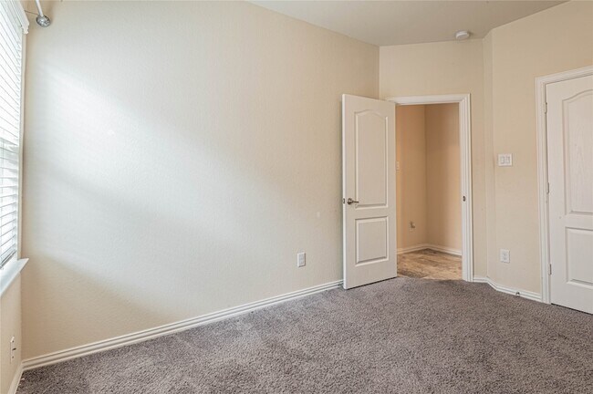 Building Photo - 21263 Lucknow Ln