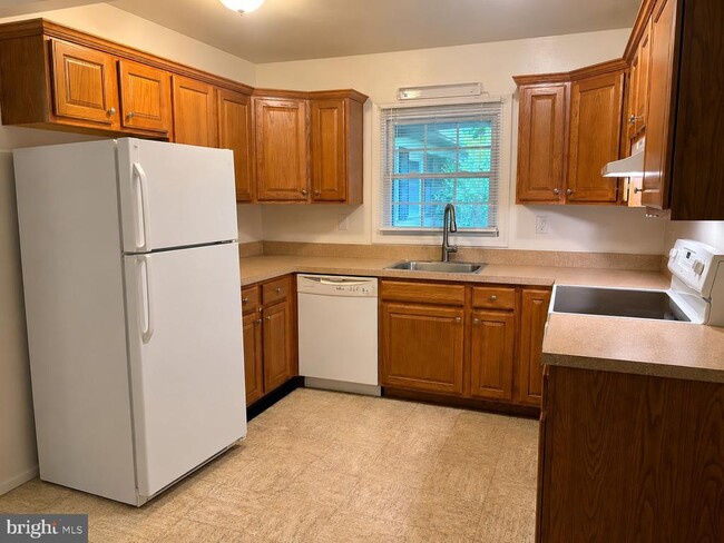 Building Photo - 2207 Hyson Pl