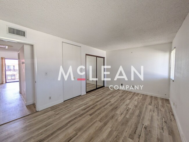 Building Photo - Stylish 1-Bedroom Upstairs Apartment with ...