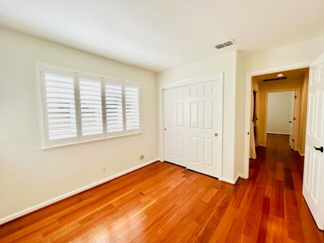 Building Photo - Move-in Ready 3BD/2.5BA, Two-Story Home in Stony Brook in Downtown Danville