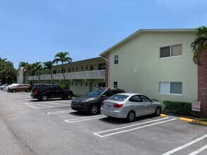 Building Photo - 658 NE 6th Ct