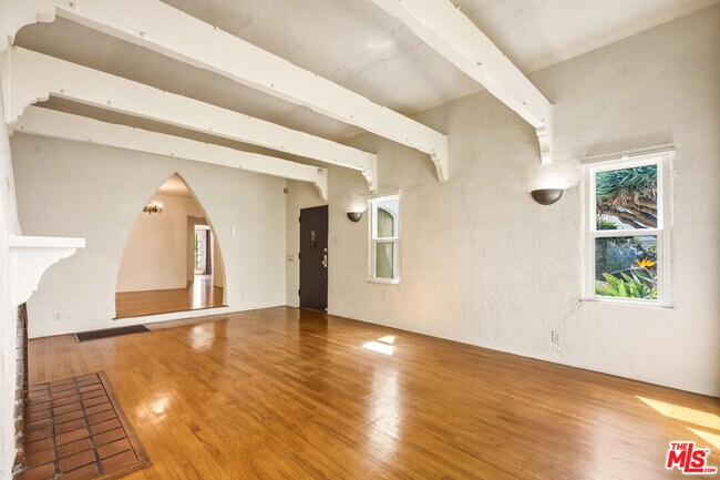 Building Photo - 2613 Cloverfield Blvd