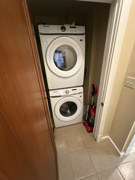 Building Photo - 2411 Vine St