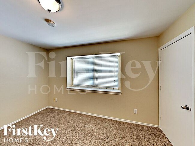 Building Photo - 7701 Skylake Dr