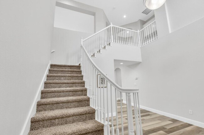 Building Photo - Gorgeous East Elk Grove Home
