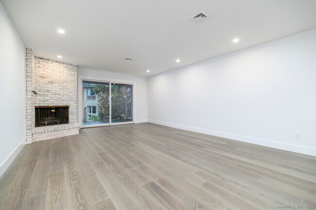 Building Photo - 206 Gillies Ln