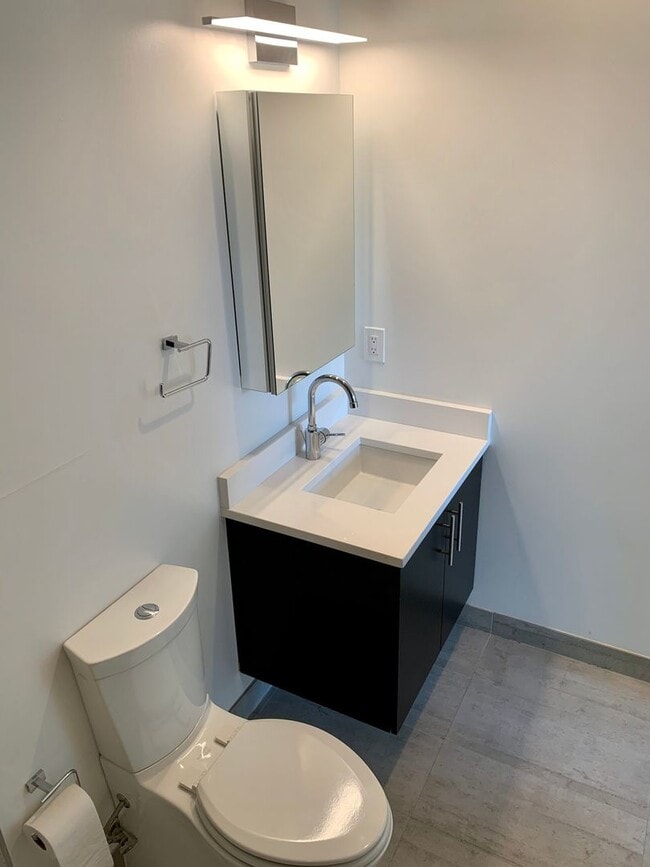 Building Photo - Stunning 3-Bed Townhome with Garage in Northern Liberties! Available mid-July!