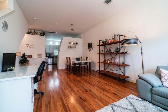 Building Photo - 2710 Hullsmith Dr