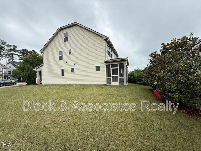Building Photo - 238 Begen St