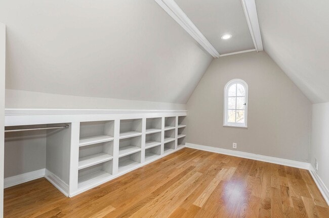 Building Photo - 2144 Lakeside Dr