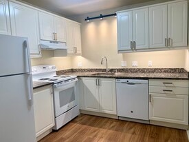Building Photo - Camelot Apartments