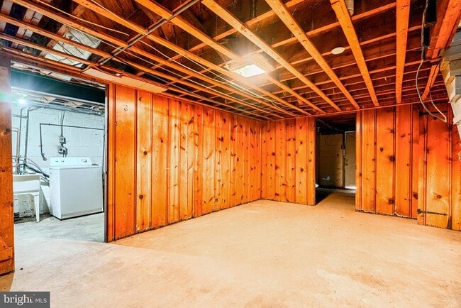 Building Photo - 5626 Midwood Ave