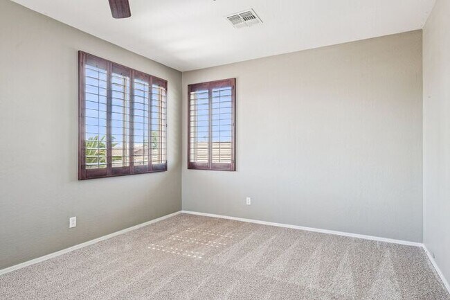 Building Photo - Beautiful 4 bedroom three bath home!