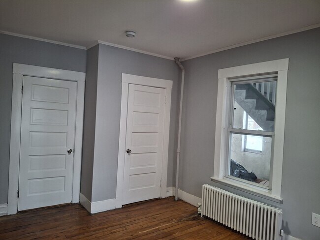 Building Photo - 14 Florence St