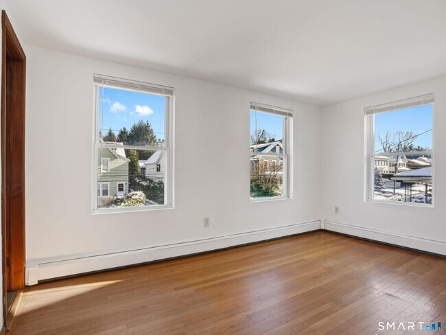 Building Photo - 28 Orchard Pl