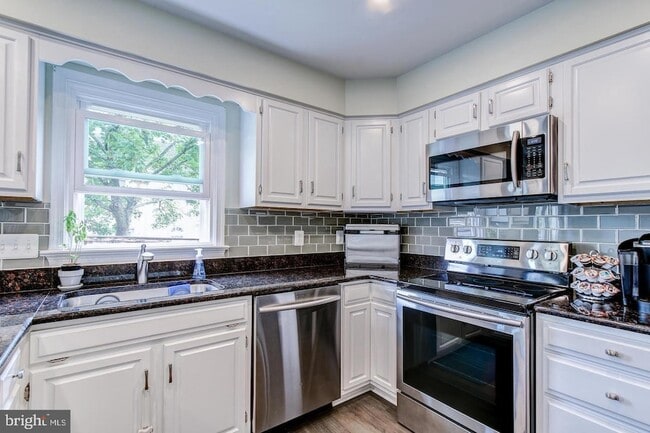 Building Photo - 4054 Norbeck Square Dr