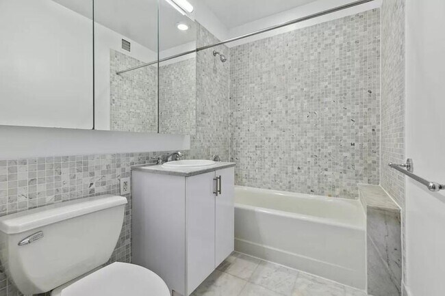 Building Photo - 4 bedroom in New York NY 10005