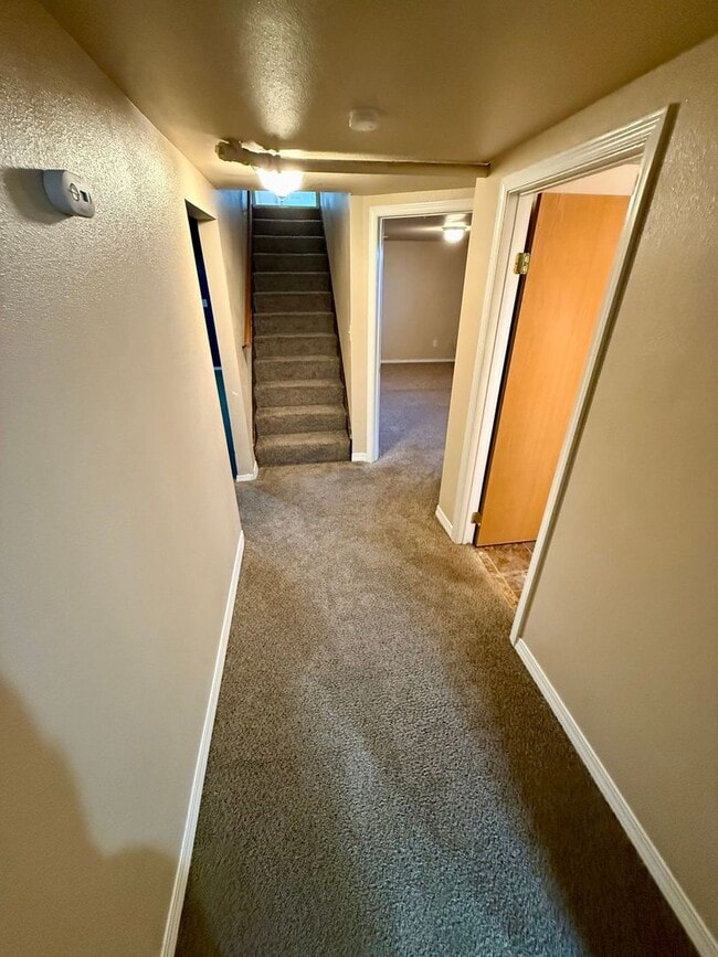 Building Photo - **For Rent: Spacious 4-Bedroom Home with 2 Family Rooms & Huge Backyard!**