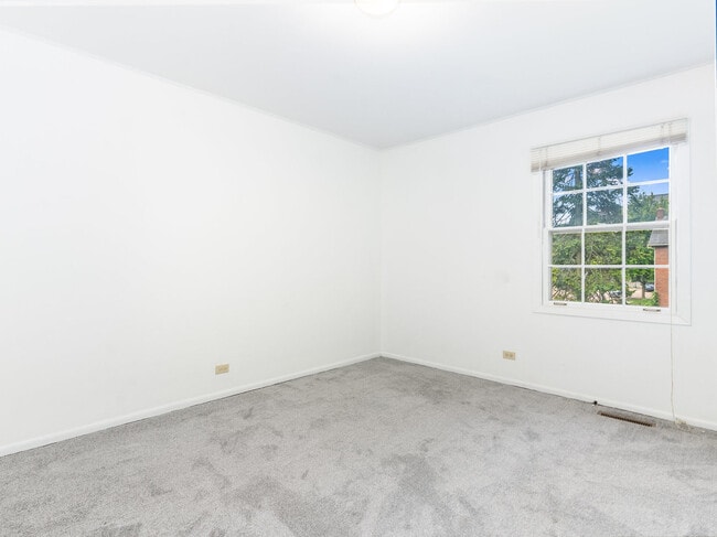 Building Photo - 115 S Brainard St