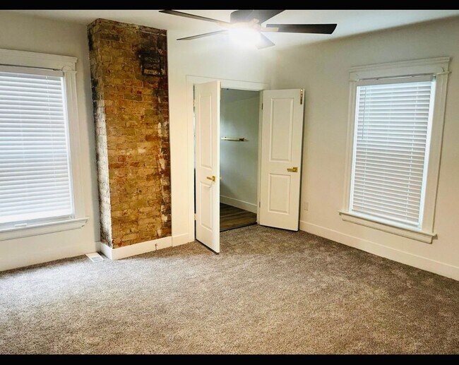 Building Photo - Renovated Home with 1st floor Study or Add...