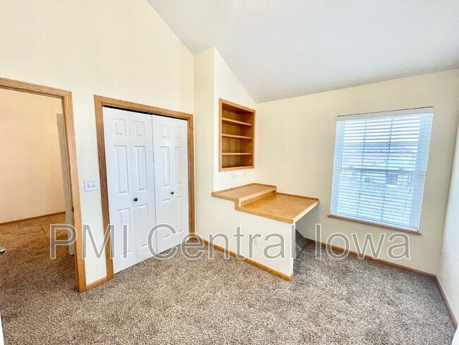 Building Photo - 1262 SE Village View Ln