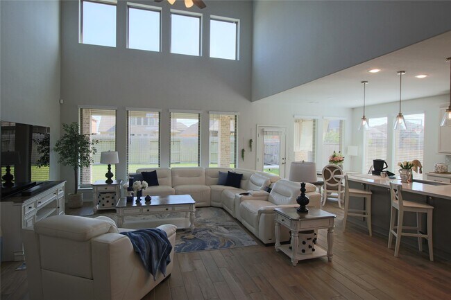 Building Photo - 24727 Tanoureen Dr