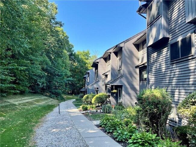 Building Photo - 266 Conestoga Way