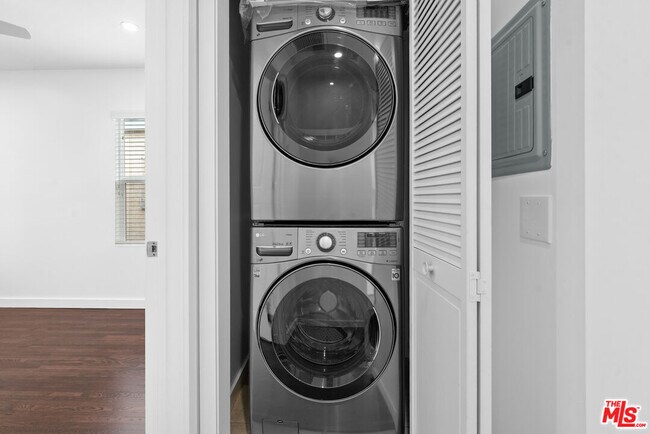 Building Photo - 1716 S Genesee Ave