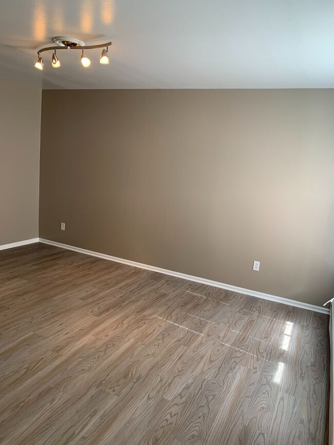 Building Photo - Lovely 1 Bedroom 1 Bathroom home